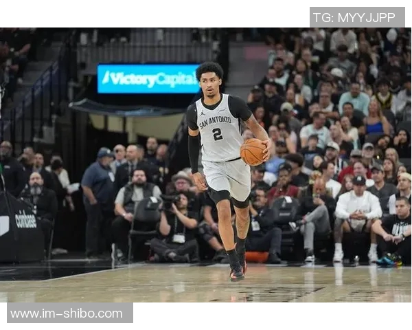 马刺新星哈珀首秀精彩表现半场高效9分2助正负值22引期待