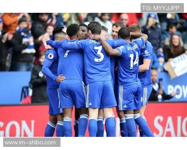 奥特执教首胜喜悦洋溢队员们泼水庆祝难掩激动心情